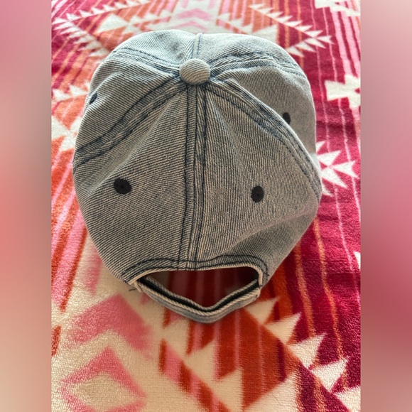 Denim hat with pink bow embroidery - Picture 2 of 3
